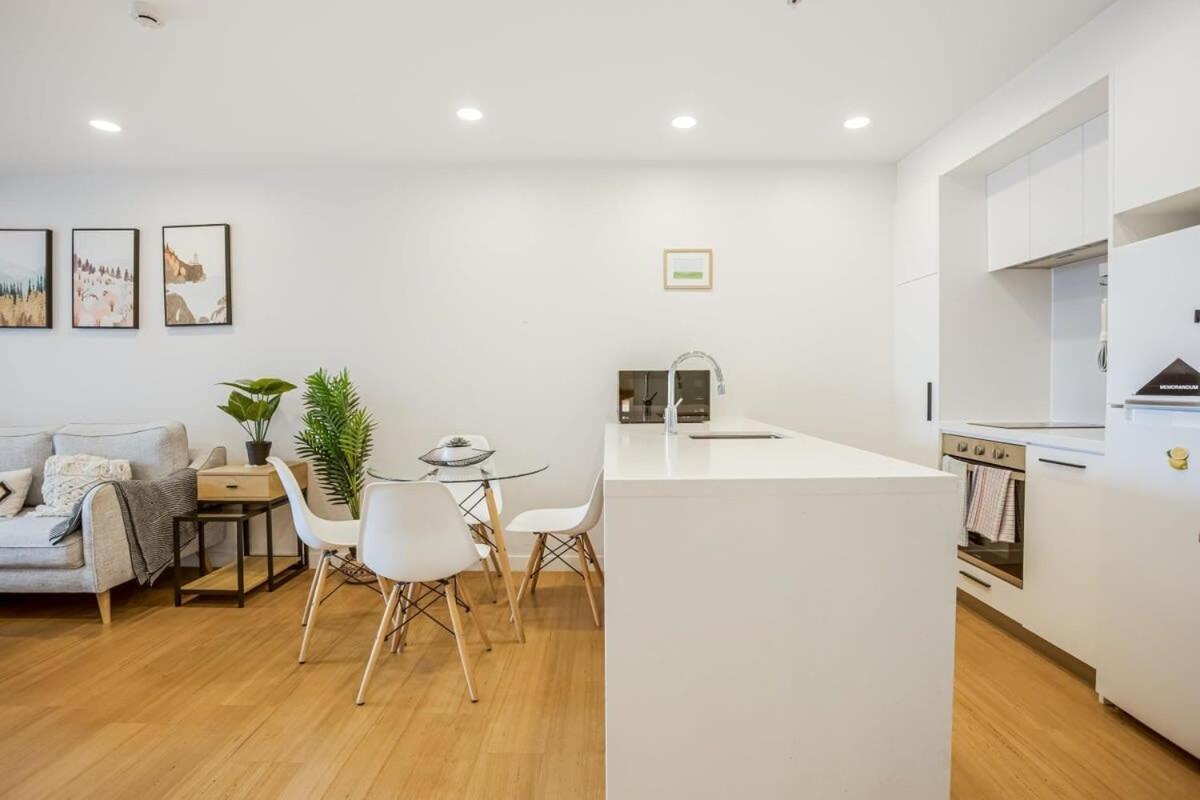 Cosy Two Bedroom Apartment With Balcony Pool And Gym Auckland Exterior foto